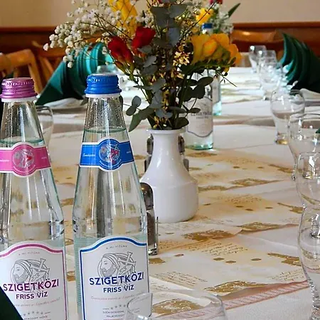 Vadaszkuert Panzio Bed & Breakfast Šoproň