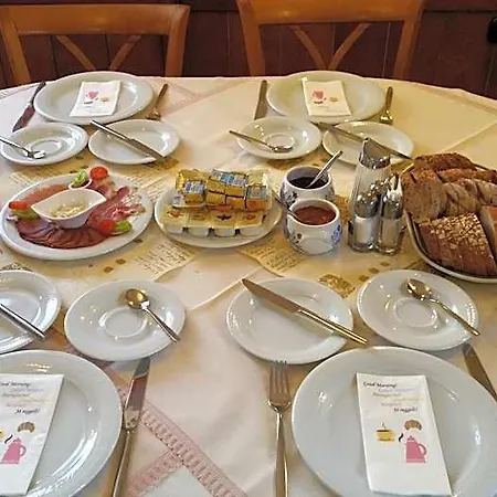 Nocleg ze śniadaniem Vadaszkuert Panzio Sopron