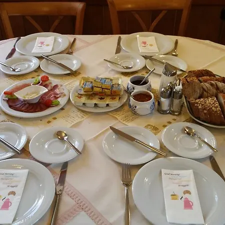 Vadaszkuert Panzio Bed & Breakfast 4*