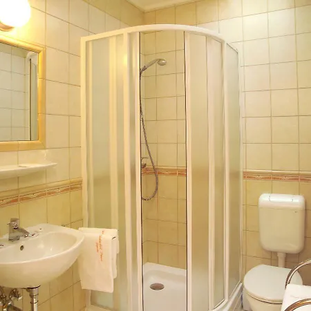 Vadaszkuert Panzio Bed & Breakfast 3*