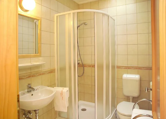 Vadászkürt Panzió Alojamento de Acomodação e Pequeno-almoço 4*